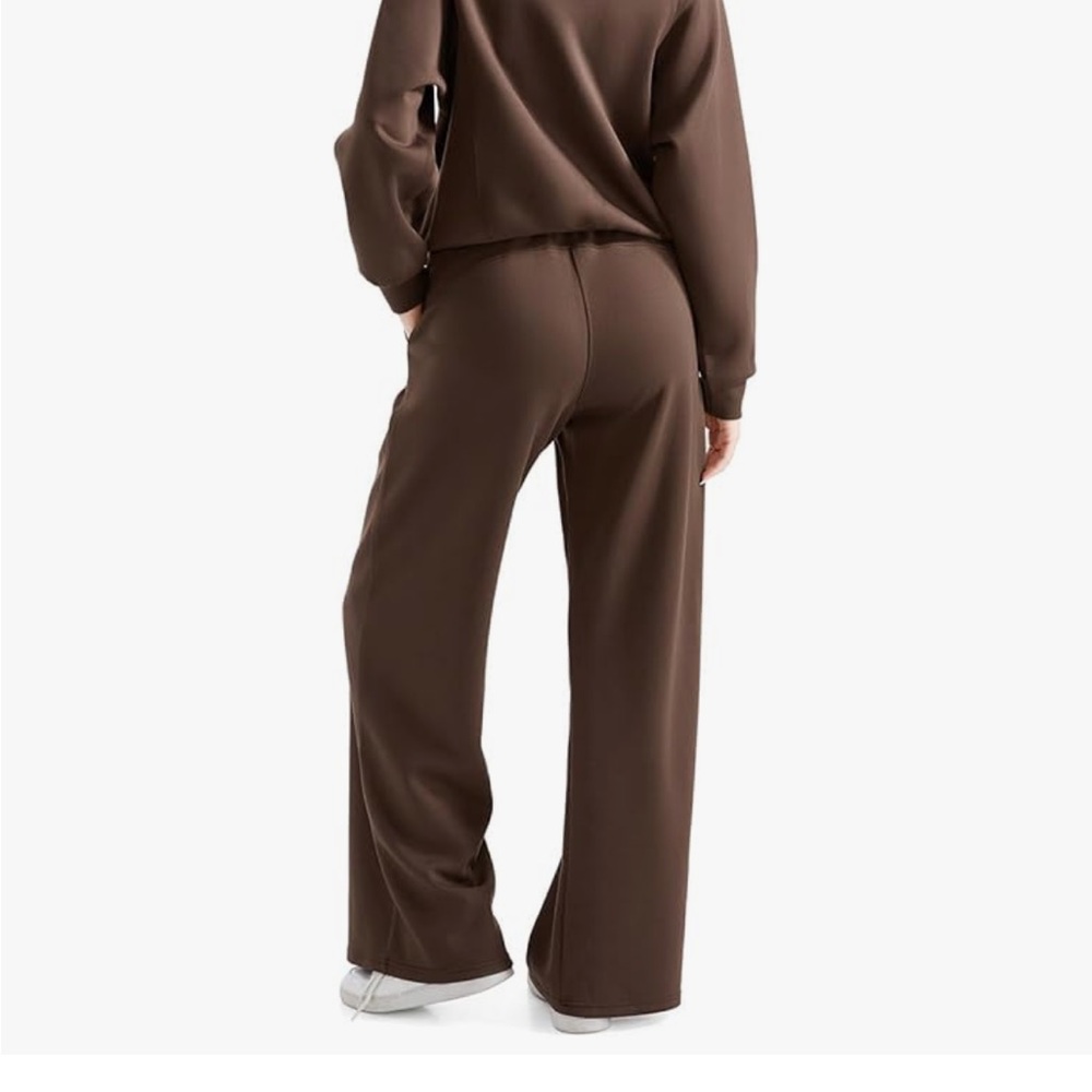 Air essentials look for less brown soft Lounge Set - Picture 2 of 9